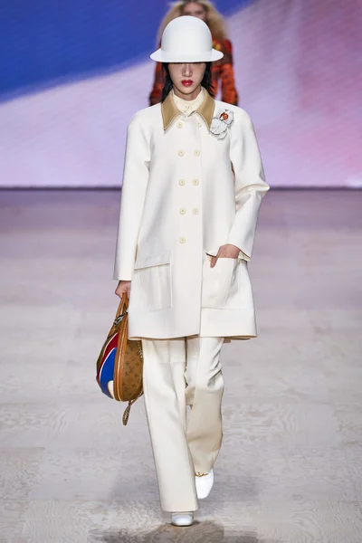 Look 27